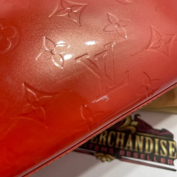 Louis Vuitton Wilshire in Vernis Red, comes with dust bag. - Picture 7 of 11